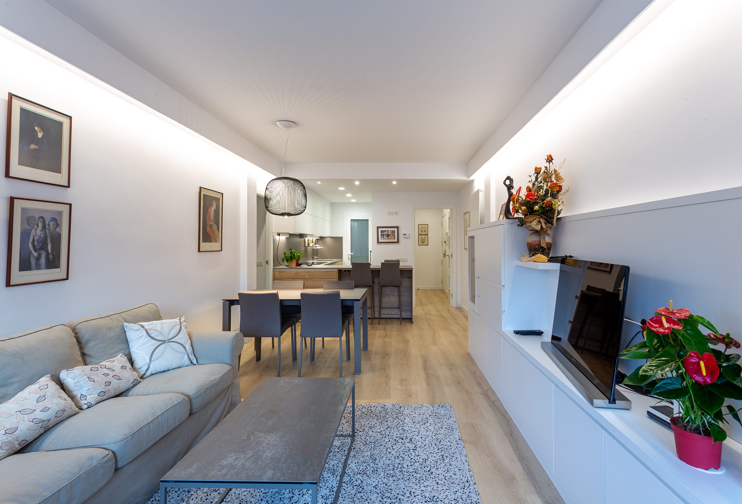 Cocina en blanco y roble