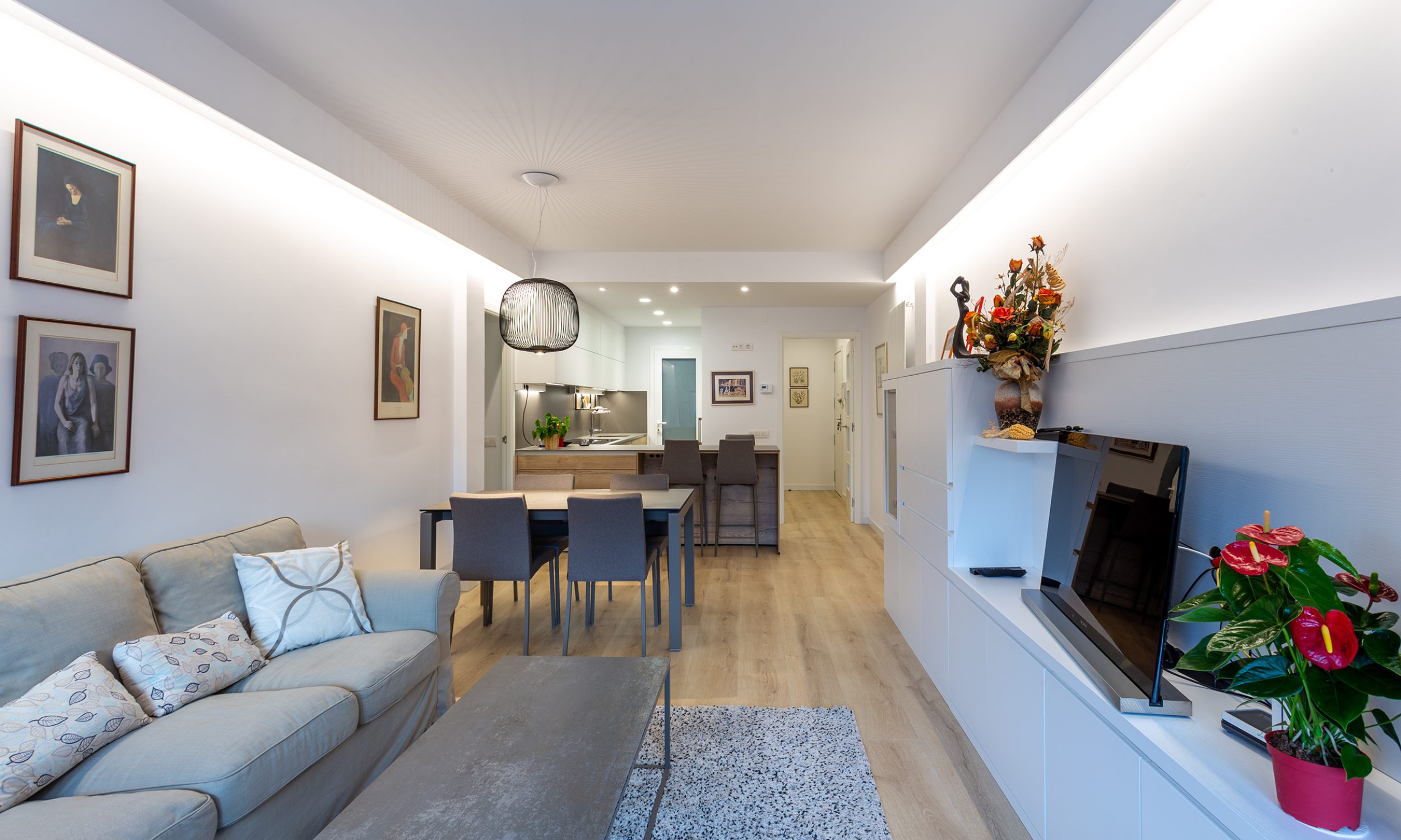 Cocina en blanco y roble