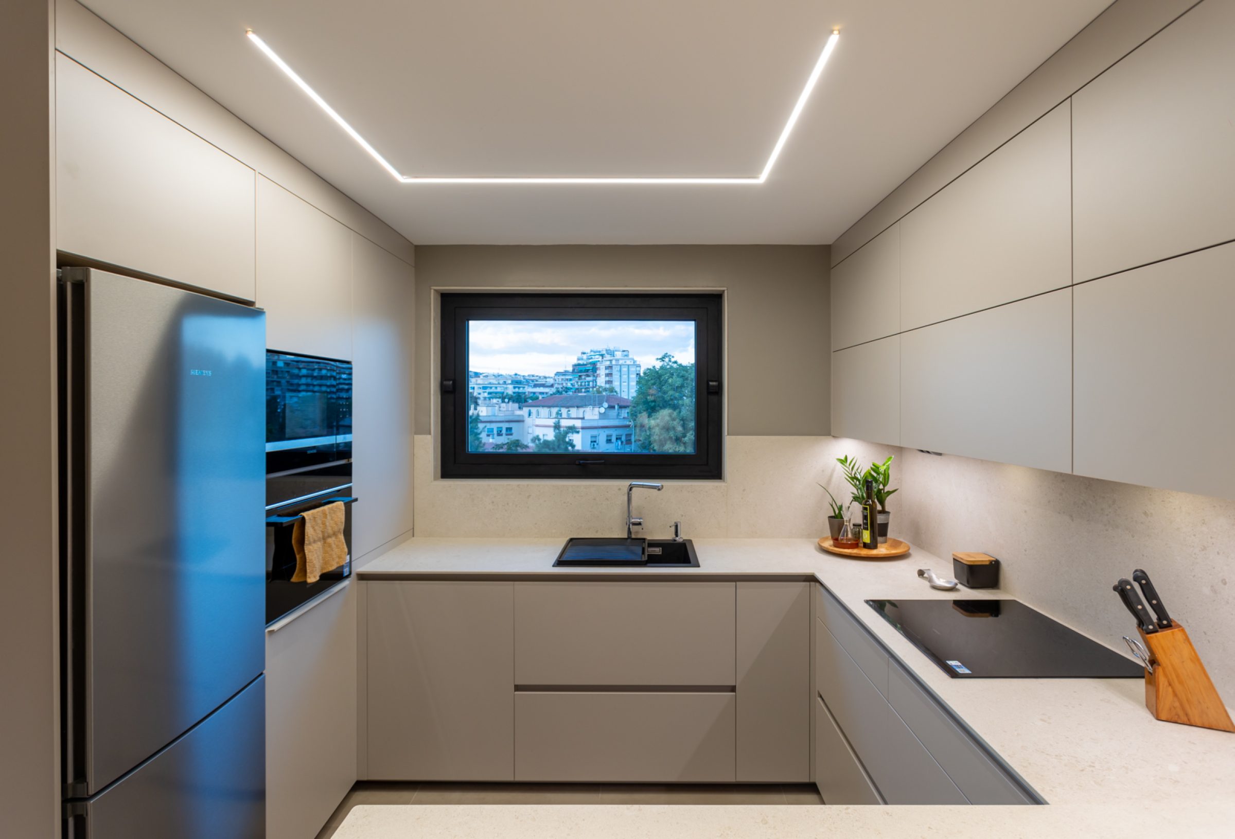 Cocina blanco y roble