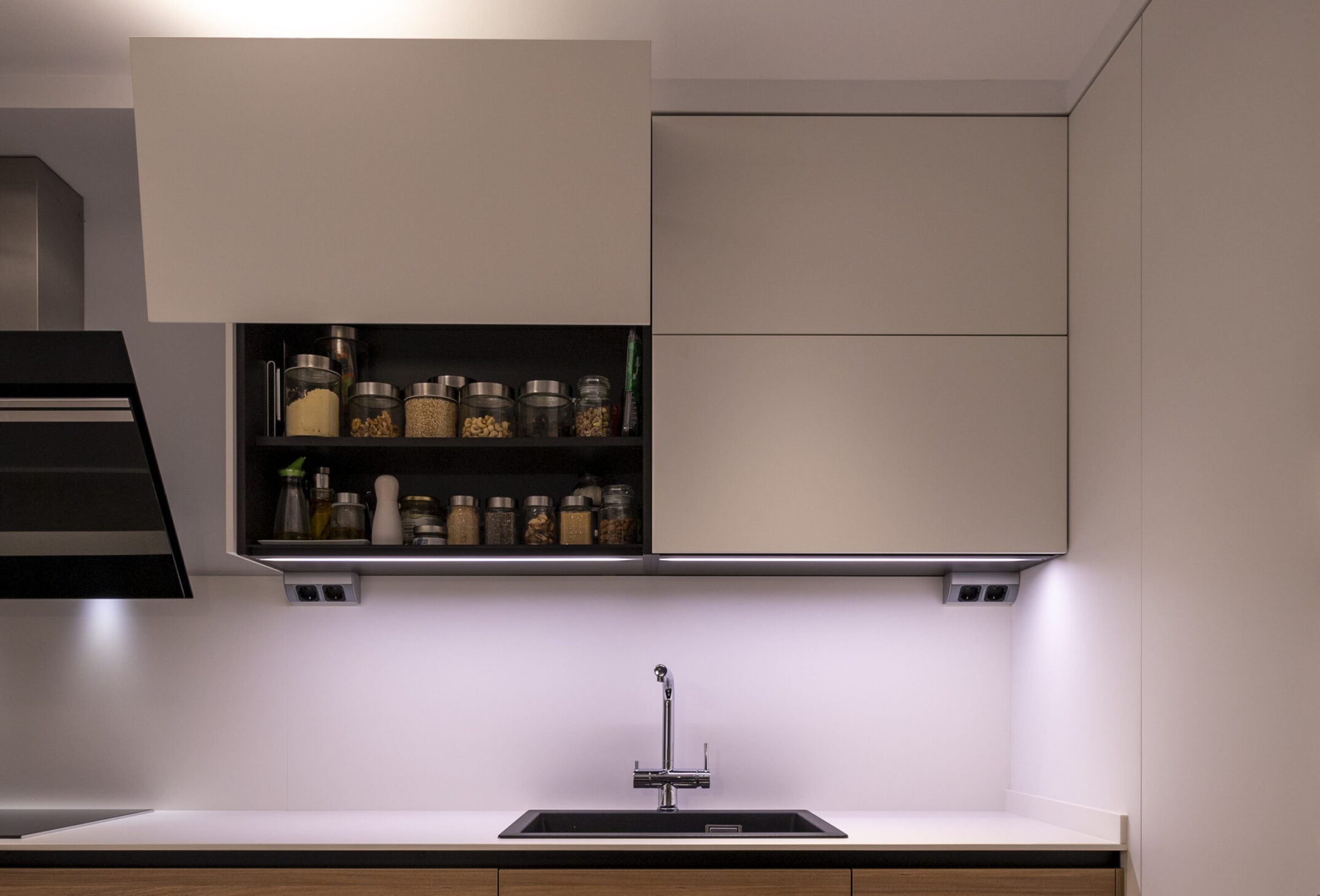 Cocina blanco y fresno