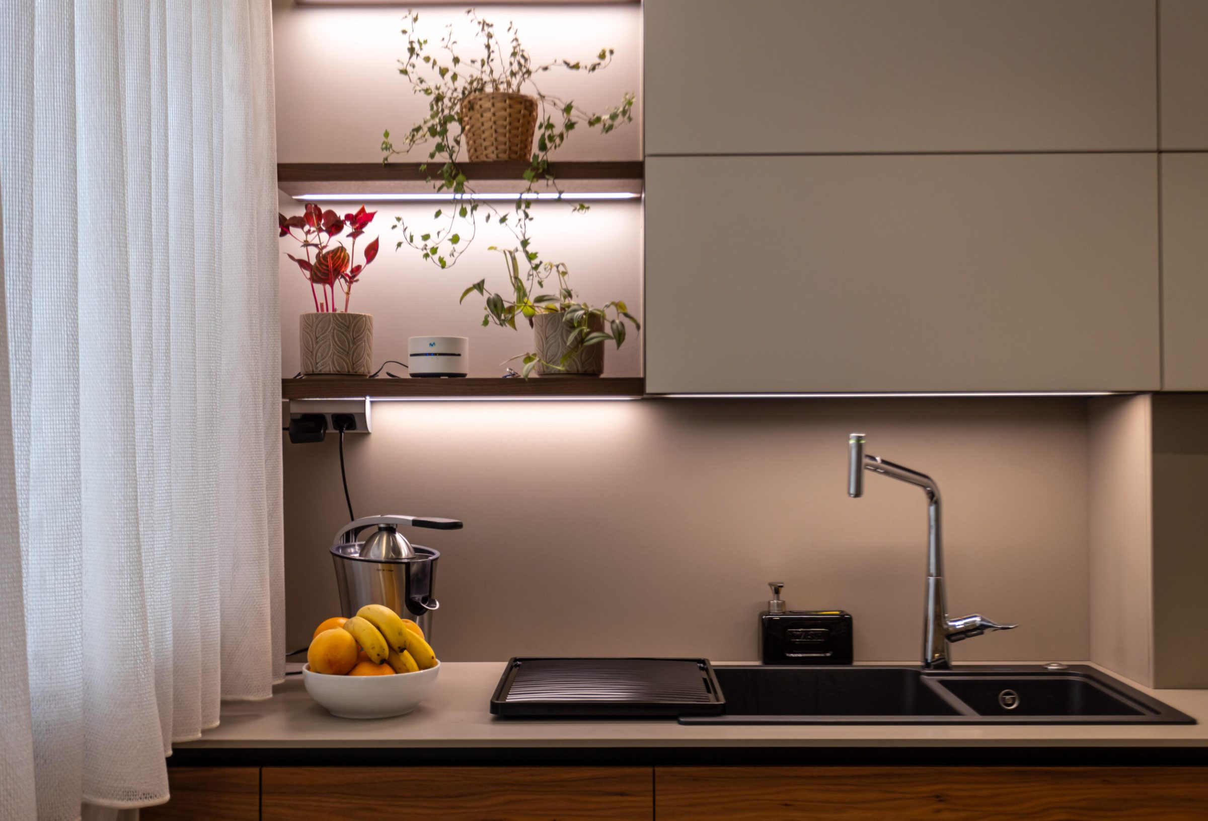 Cocina blanco nogal y grafeno